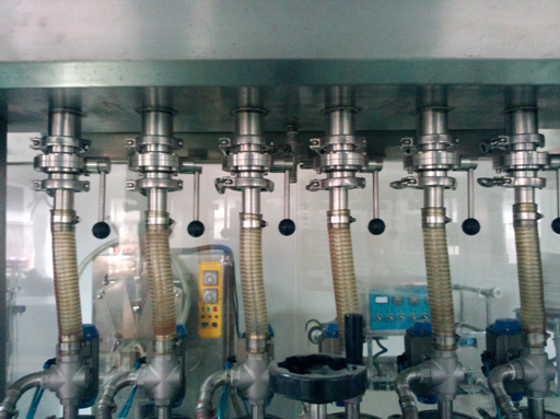 linear filling machine for cream 크림 충전 기계에 대한 근접 촬영.jpg