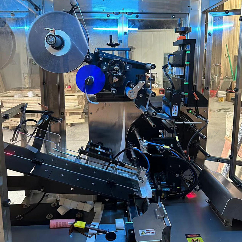 튜브 공급 시스템이 있는 자동 플라스틱 소프트 튜브 라벨링 기계