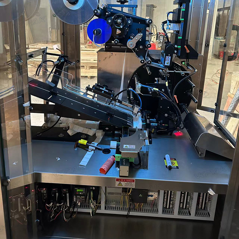 튜브 공급 시스템이 있는 자동 플라스틱 소프트 튜브 라벨링 기계