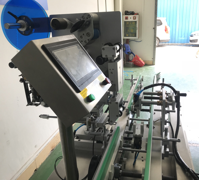 모델 VK-LBL 라벨러의 측면 사진.jpg