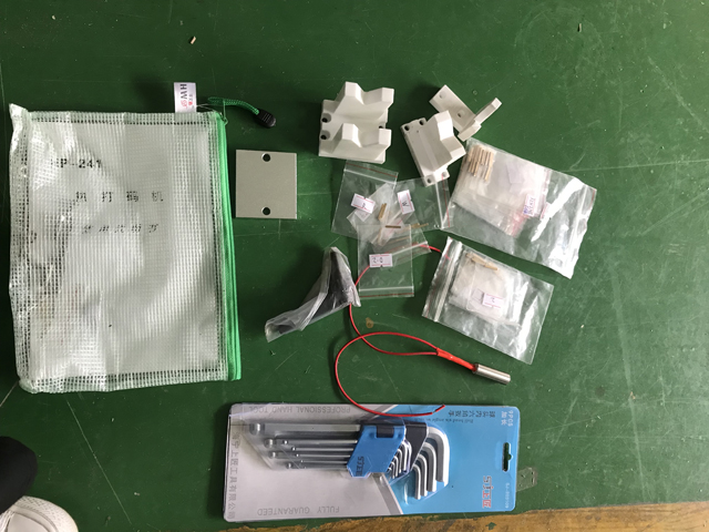 립스틱 바닥 라벨링용 예비 부품.jpg