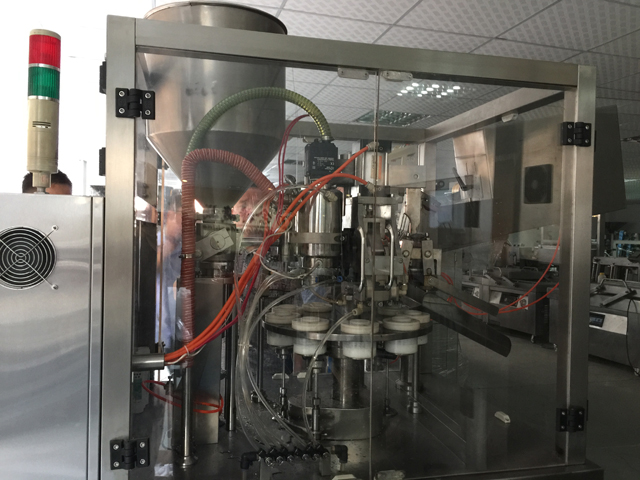 close pictures of tubes filling sealing machines 튜브 충전 밀봉 기계의 작동 원리.jpg