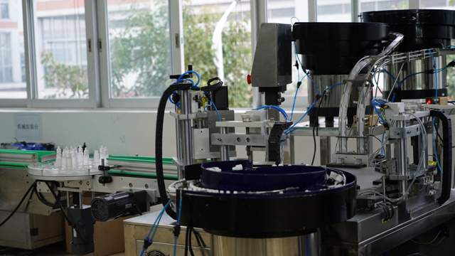 충전 캡핑 라벨링 사진.jpg