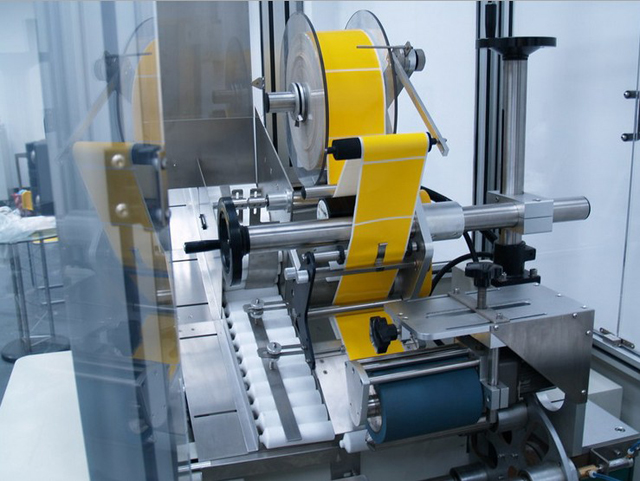 feeding tubes labeling process 라벨링 기계에 대한 세부 정보.jpg