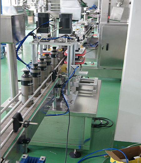 automatic capping machine with manual caps feeder system 수동 캡 공급 기능이 있는 자동 캡퍼.jpg