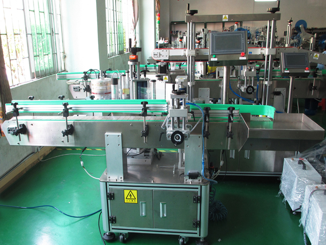 labeling machine with positioning system 라벨링 장비 병 PLC.jpg