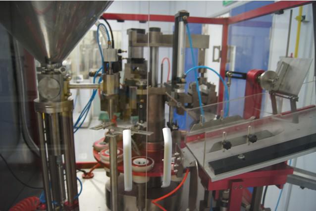 automatic tubes filling sealing machine for toothpaste 저장 탱크.jpg