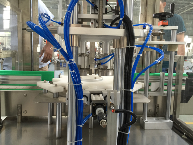 진공캡핑기 본체 뒷면.jpg