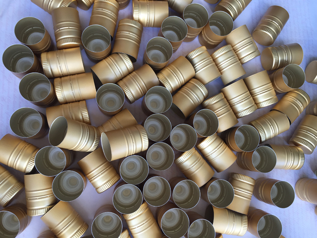 caps samples sent from usa customer for capping machine 알루미늄 캡.jpg