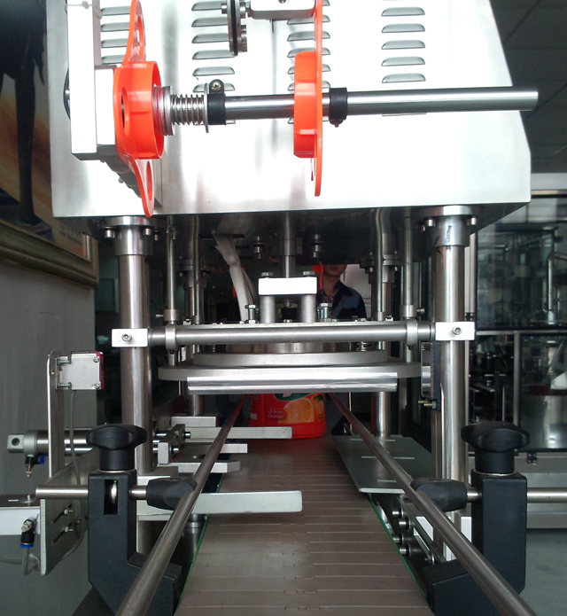 conveyor belt for jars sealing machine 필름 로딩용 롤러.jpg