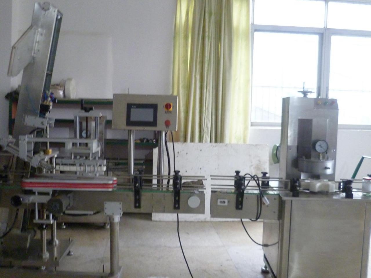 vacuum capping machine with cap placement 유리병용 진공캡퍼.JPG
