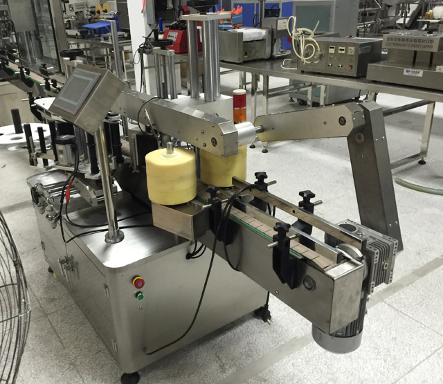 double side bottle labeling equipment 더블페이스병라벨링장비.jpg