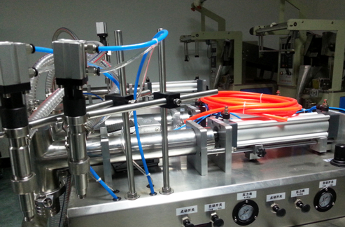 liquid filling machinery semi automatic 수평 액체 필러 완전 공압.jpg