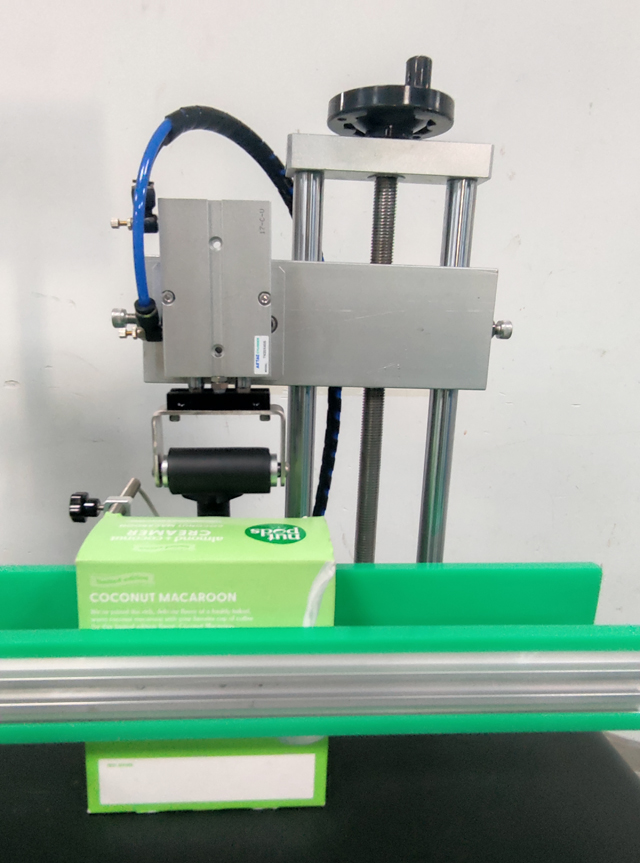 스티커 라벨러의 세부 사항.jpg