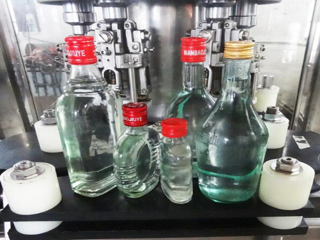 롭 캡핑 기계 내부.jpg