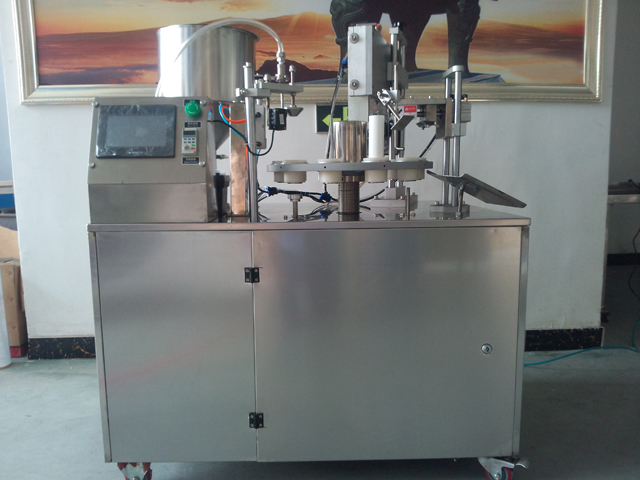 rotary filling sealing machine ultrasonic 초음파 충진 밀봉기의 클로즈업 샷.jpg
