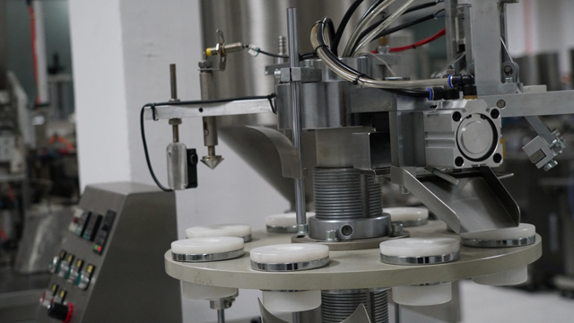 튜브 필러 실러 플라스틱.jpg