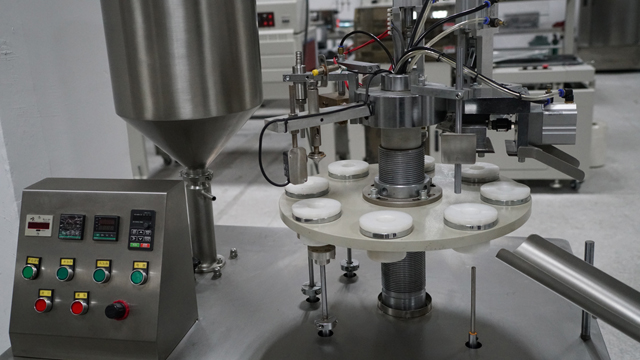 튜브 필러 실러 장비.jpg