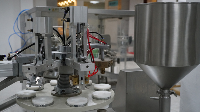 튜브 필러 실러 플라스틱.jpg