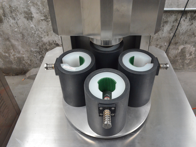 병뚜껑을 덮는 틀.jpg