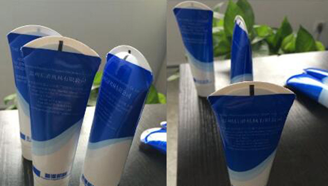 곡선 튜브가 밀봉 샘플을 채우고 있습니다.jpg