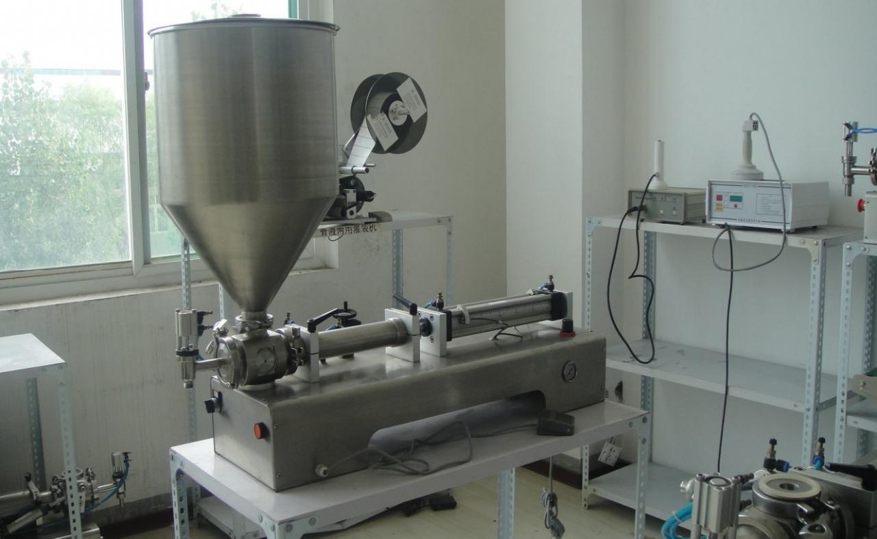 liquid paste filling machine with vertical hopper 호퍼 충진기가 있는 단일 헤드.jpg