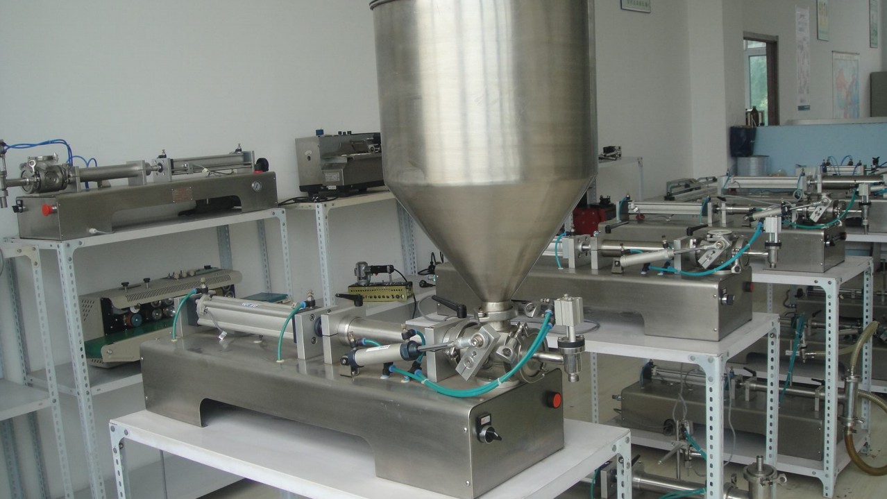liquid cream lotion filling equipment pneumatic 크림&액상 충전기.jpg