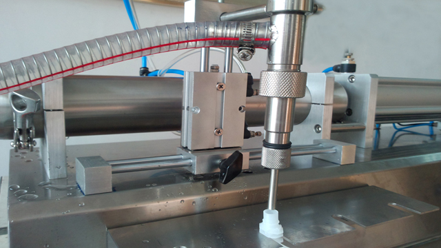 single head filling machine for spout bags with hopper 스파우트 필러.jpg