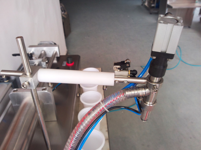 nozzles close shot from filling machines 충전 기계용 휴대용 충전 노즐.jpg