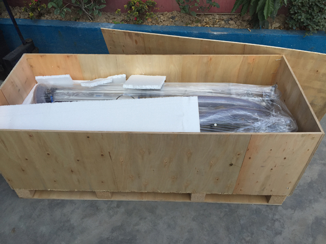 PLY wooden case packing for filling machine 나무상자에 담긴 충전기.jpg