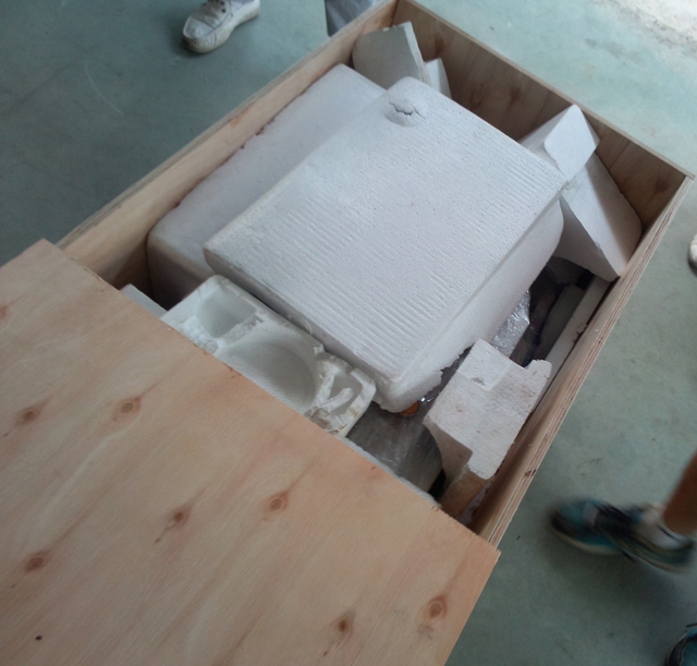 wooden case packaging before ocean shipping 라벨링 기계용 포장.jpg