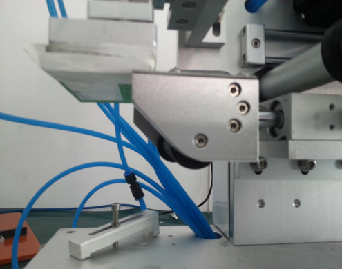 semi automatic flat bottles labeling equipment PLC 고급 플랫 라벨링 기계 (2).jpg