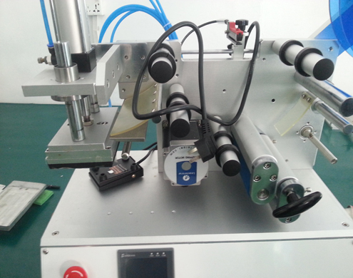 flat surface labeling equipment semi automatic 평면 라벨러 장비 (3).jpg