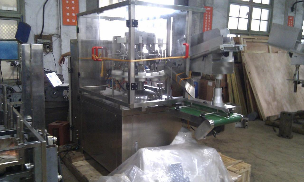 semi automatic tube filler sealer with protective chamber 튜브 필러 실러용 보호 챔버.jpg