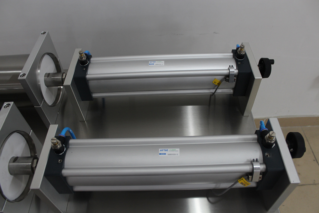 공압 충전 기계.jpg