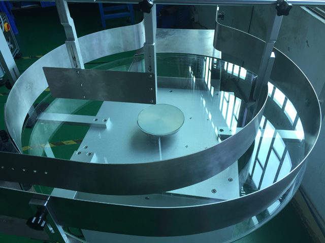 젖병 라벨링용 원형 테이블.jpg